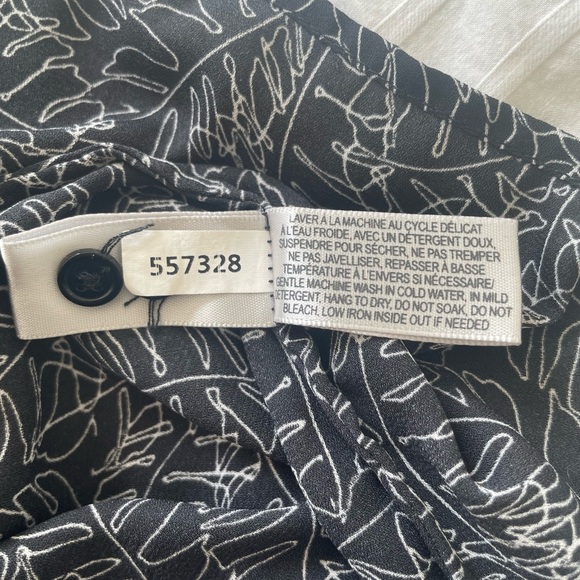 CONTEMPORAINE Flowy Cap Sleeve Button Down - Picture 8 of 9